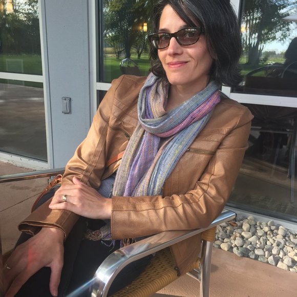 Danielle Simonson, wife, mother, professional fine artist. - Picture 6 of 8